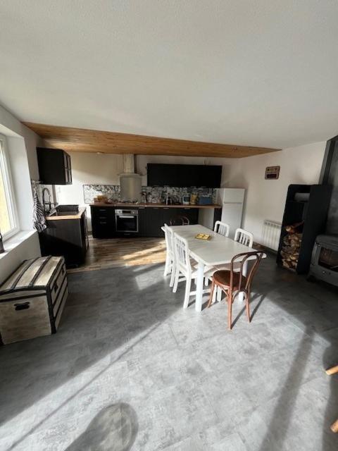 Jolie Maison De Campagne, Compostelle Soleymieux Exteriör bild