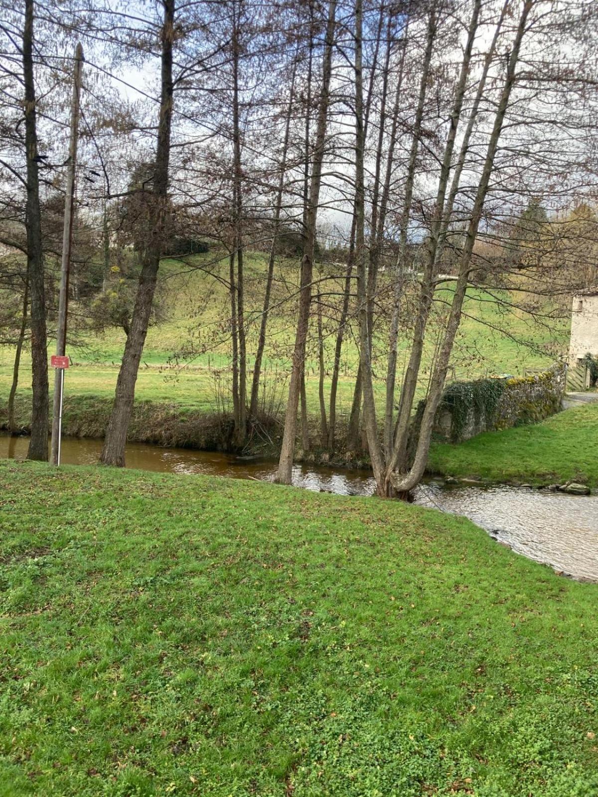 Jolie Maison De Campagne, Compostelle Soleymieux Exteriör bild